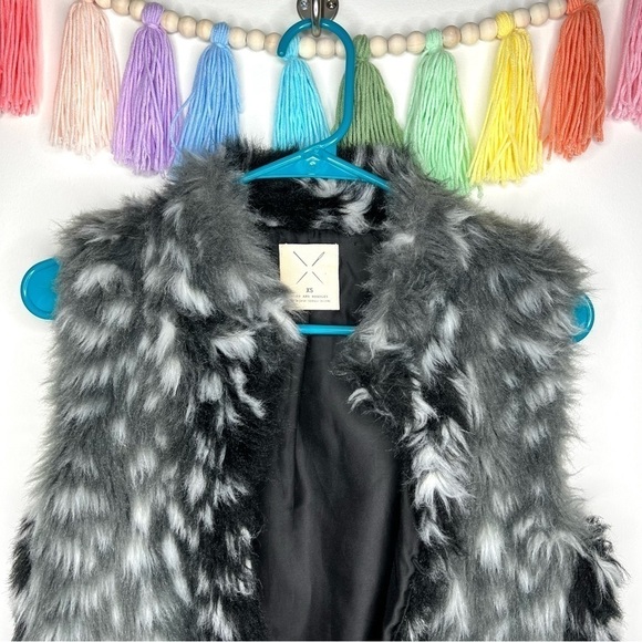 Anthropologie Pins & Needles Faux Fur Spotted Shag Vest Size Extra Small - Picture 3 of 9